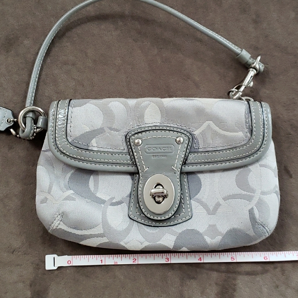 Classic Coach Wristlet - Picture 4 of 8
